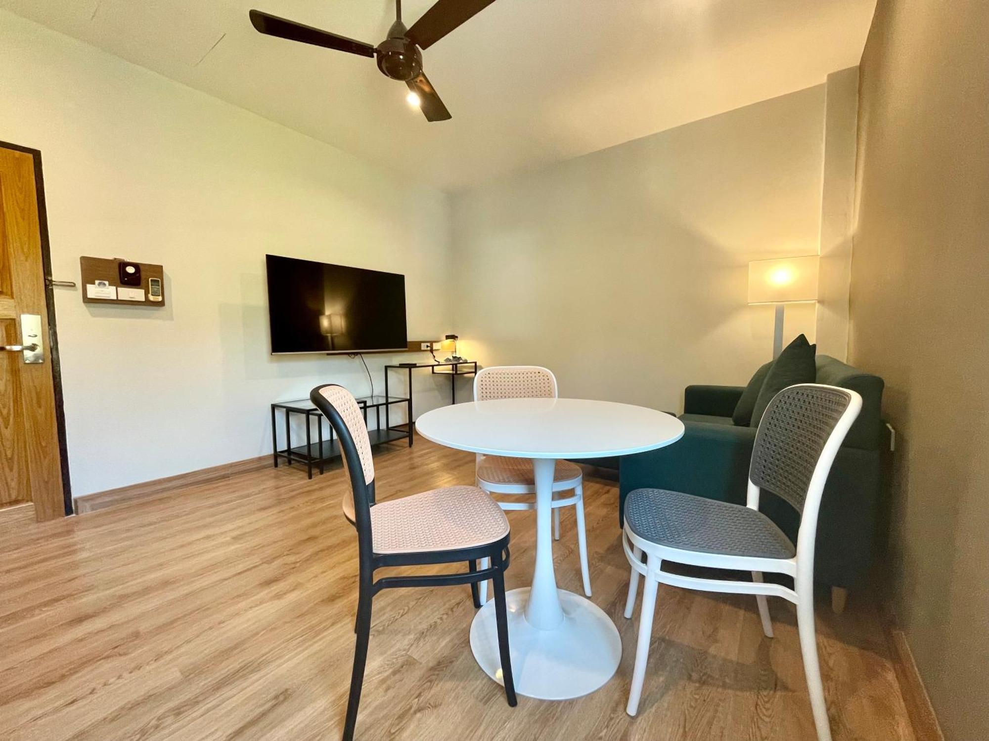 Room Actually Service Apartment Karon Buitenkant foto